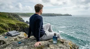 Men’s aquatic cologne displayed in a coastal setting to evoke a sense of freedom and freshness.